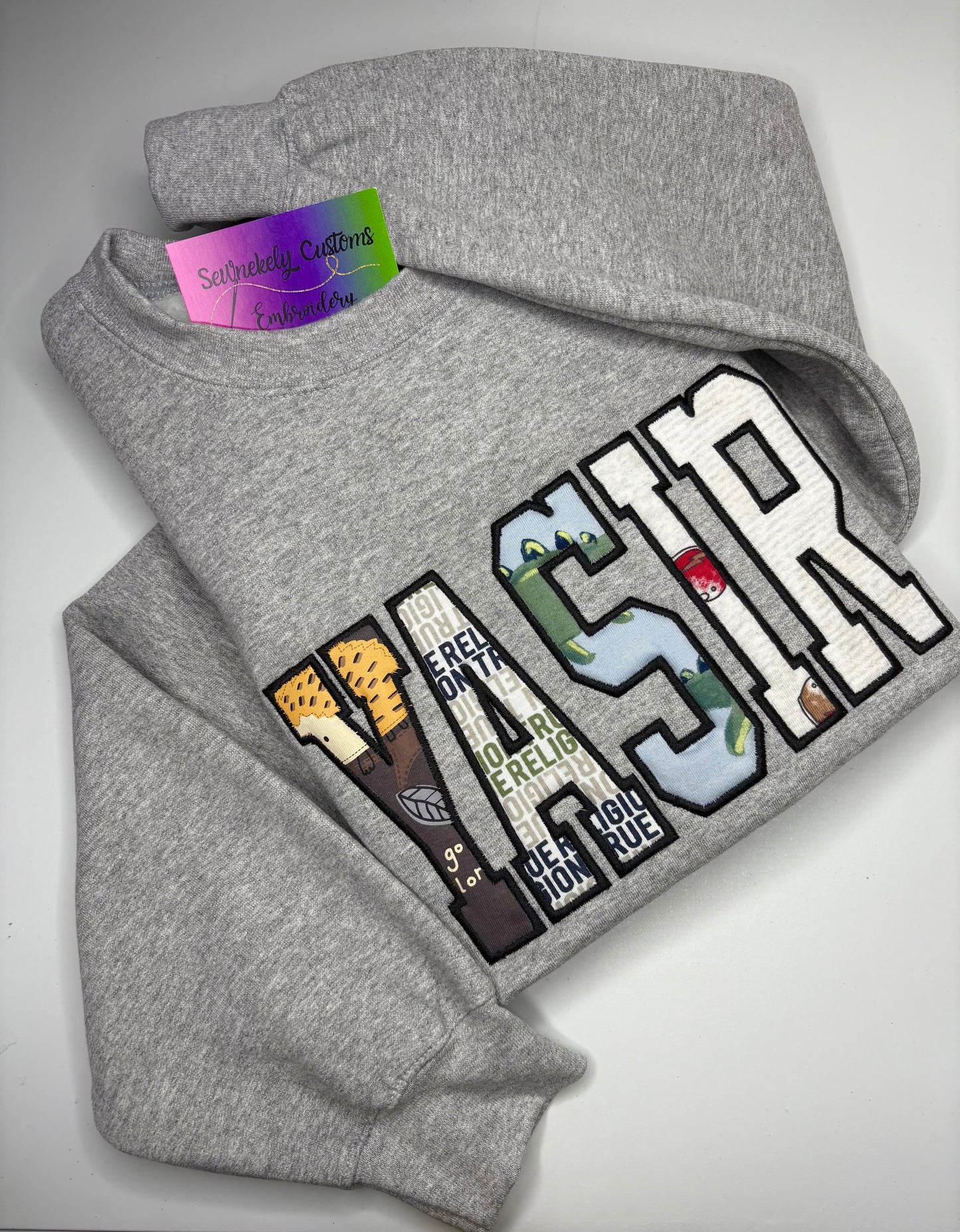 CUSTOM APPLIQUÉ MAMA KEEPSAKE SWEATSHIRT (NO HOODIE)